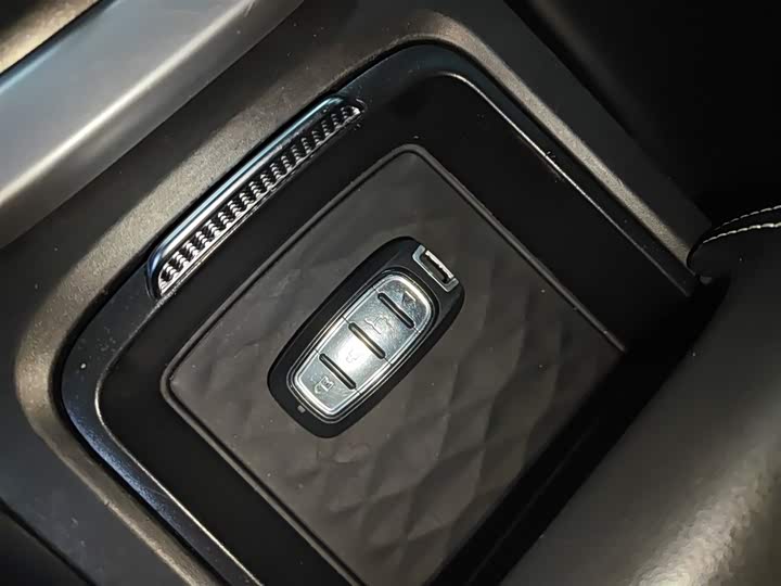 Фото 9 - Tank 300