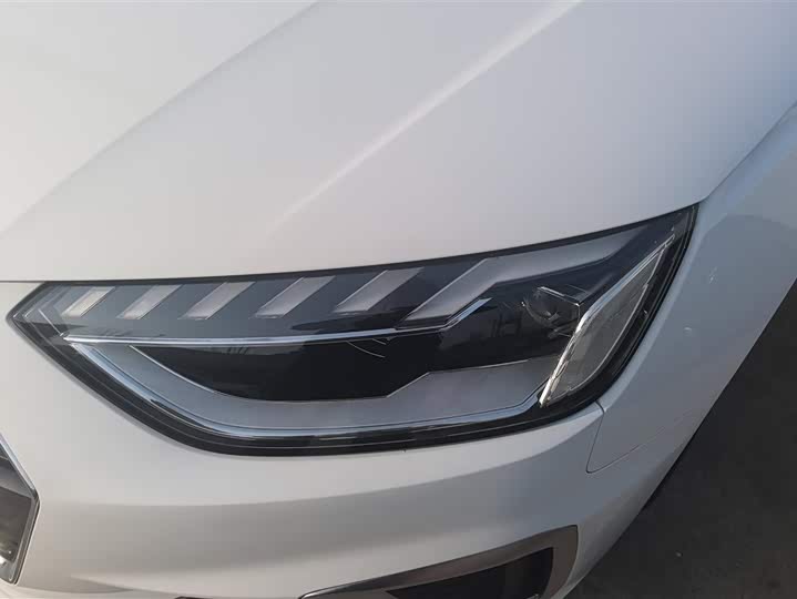 Фото 5 - Audi A4L