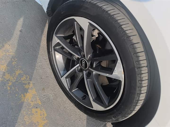 Фото 6 - Audi A4L