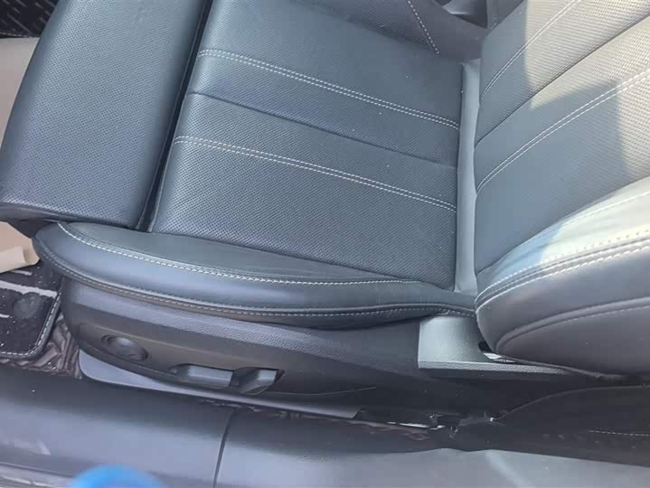 Фото 9 - Audi A4L