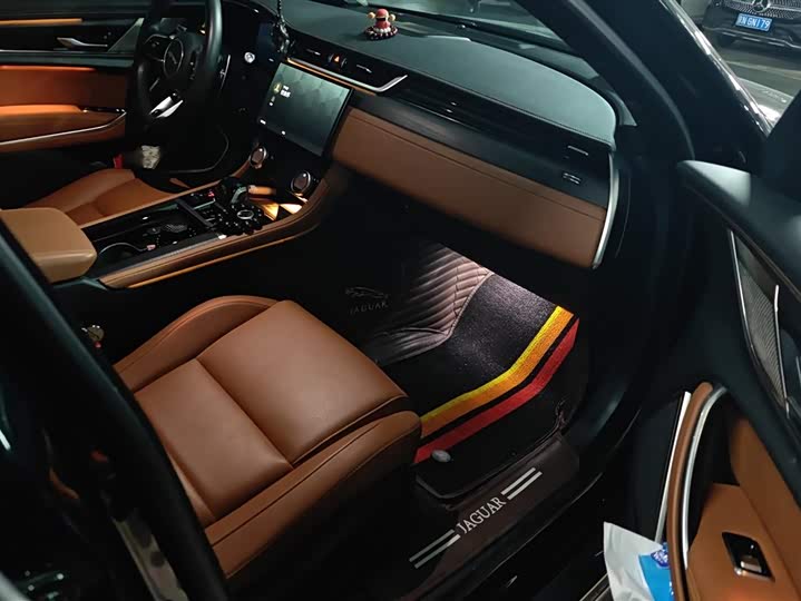 Фото 8 - Jaguar XF L