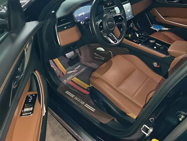 Фото 9 - Jaguar XF L