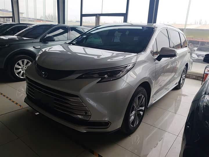 Фото 1 - Toyota Sienna