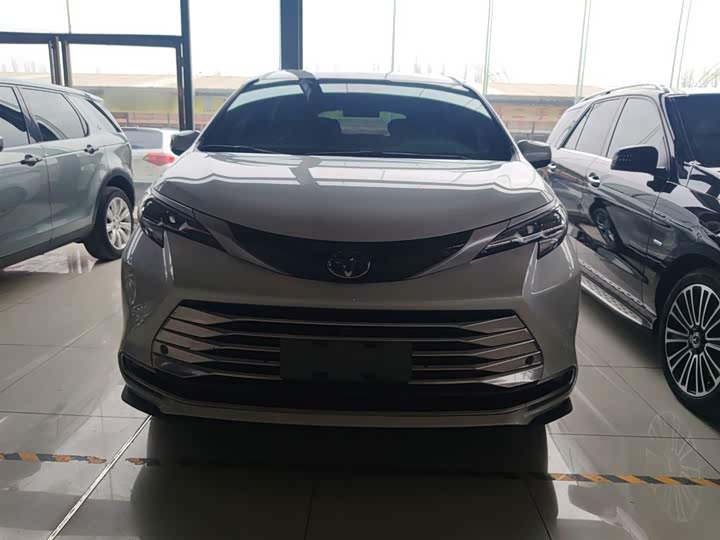 Фото 3 - Toyota Sienna