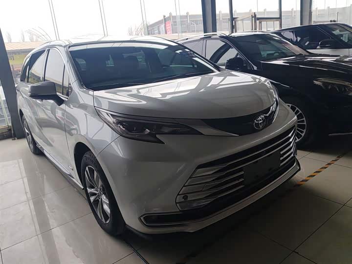 Фото 4 - Toyota Sienna