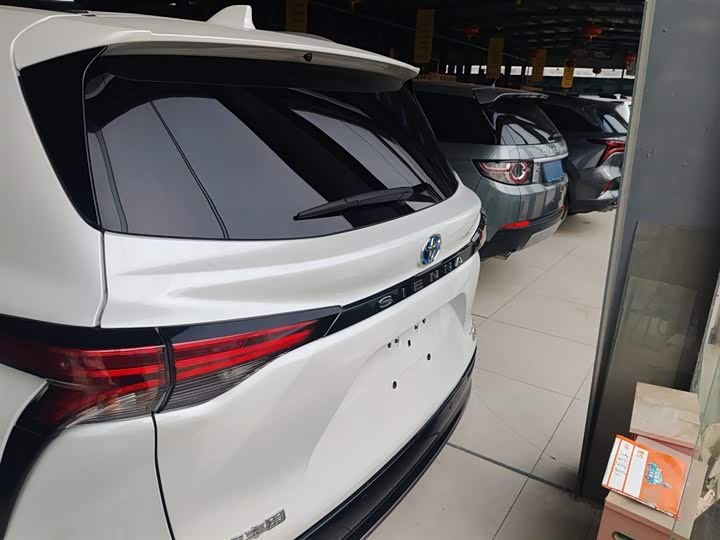 Фото 6 - Toyota Sienna