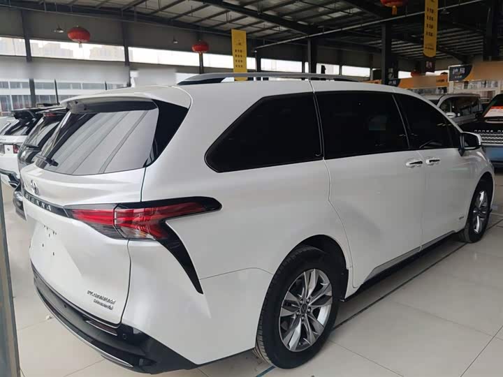 Фото 7 - Toyota Sienna