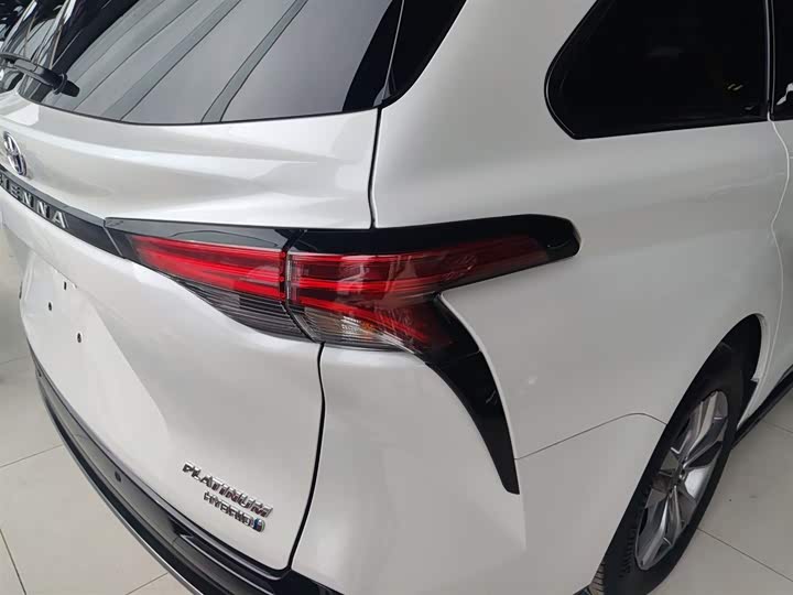 Фото 8 - Toyota Sienna