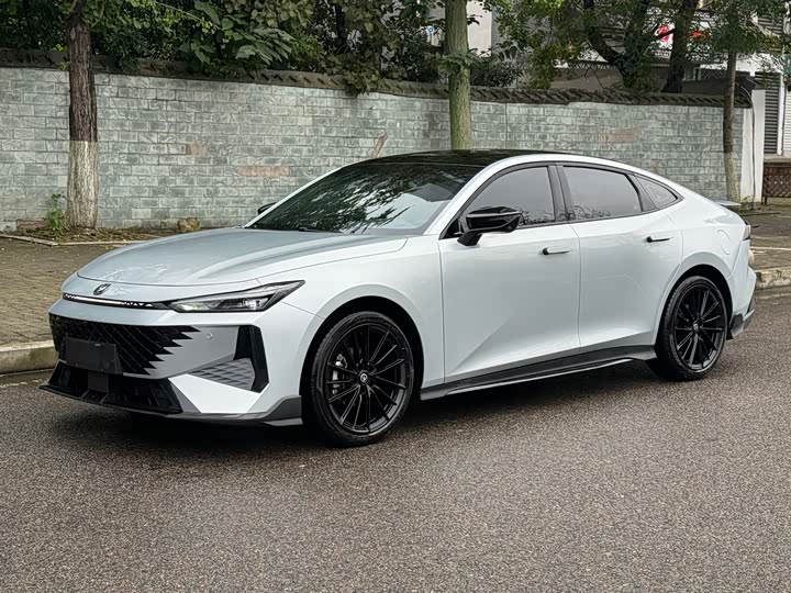 Фото 1 - Changan UNI-V