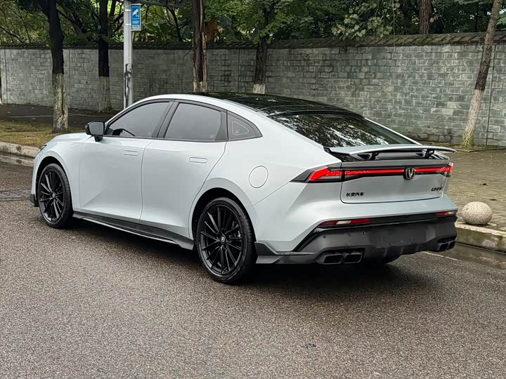 Фото 2 - Changan UNI-V