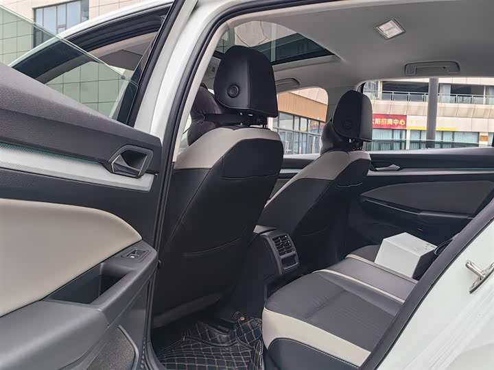 Фото 7 - Volkswagen Golf