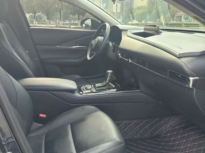 Фото 3 - Mazda CX-30