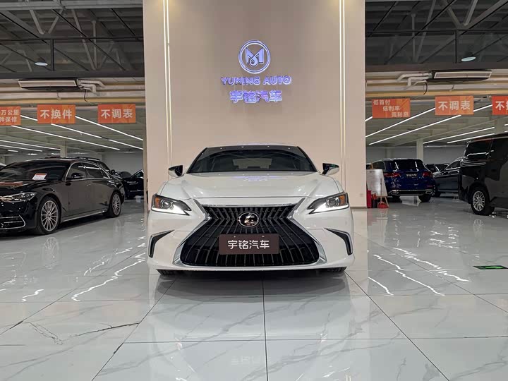 Фото 2 - Lexus ES