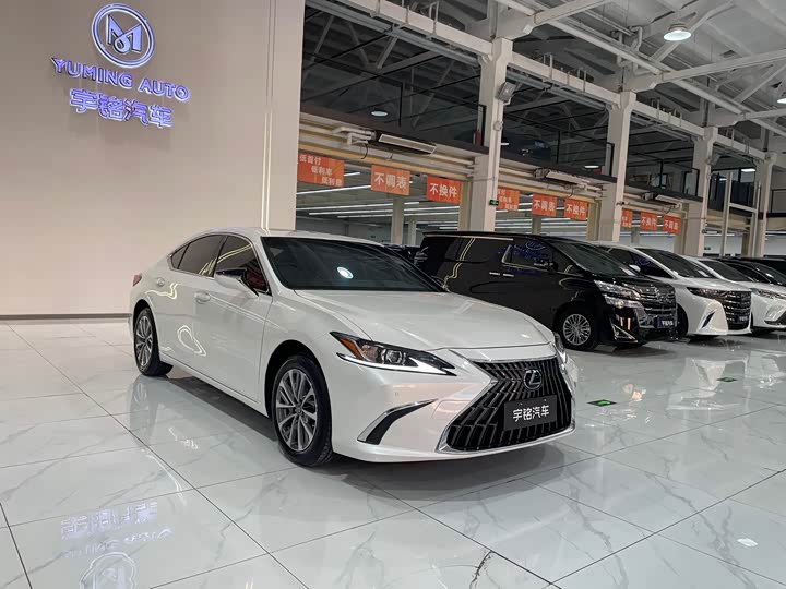 Фото 4 - Lexus ES