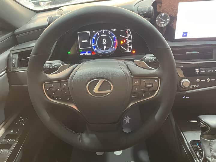 Фото 5 - Lexus ES