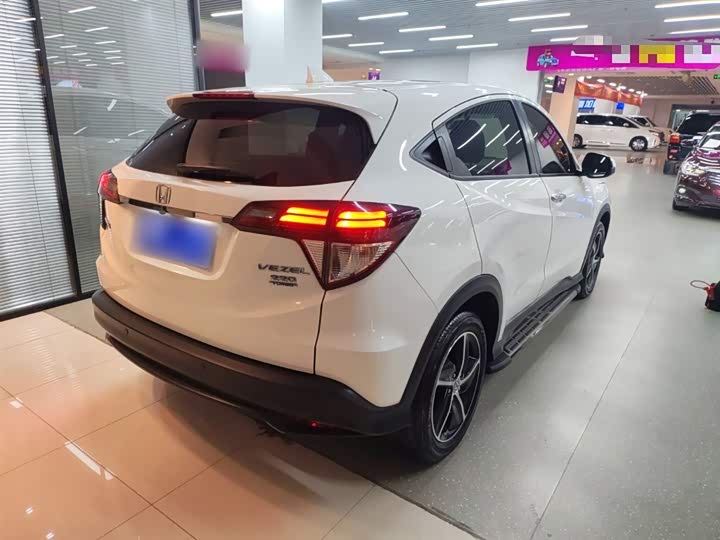 Фото 7 - Honda Vezel