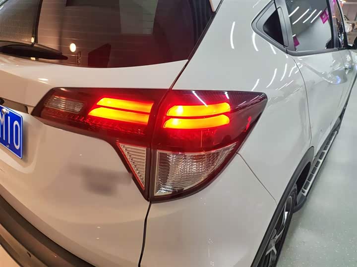 Фото 8 - Honda Vezel