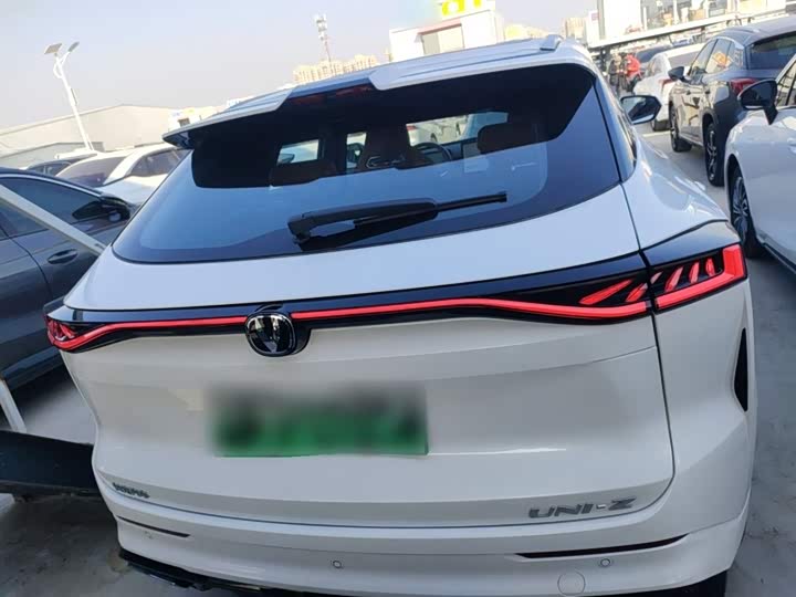 Фото 6 - Changan UNI-Z Hybrid