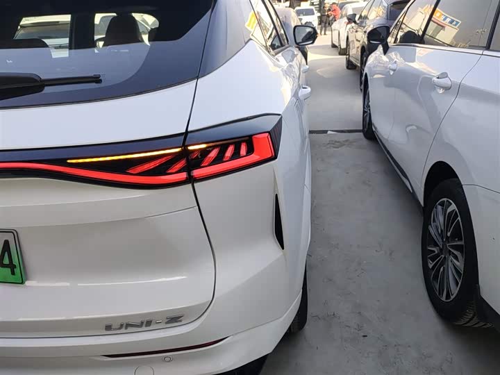 Фото 8 - Changan UNI-Z Hybrid