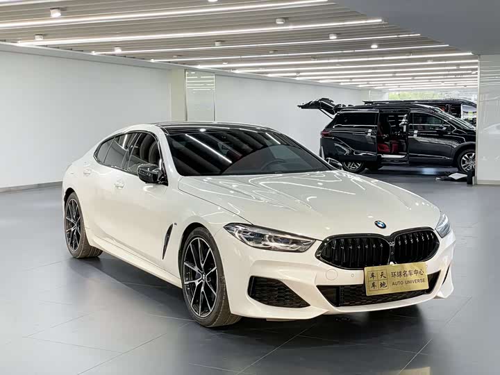 Фото 3 - BMW 8 Series