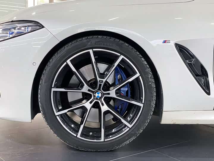 Фото 4 - BMW 8 Series