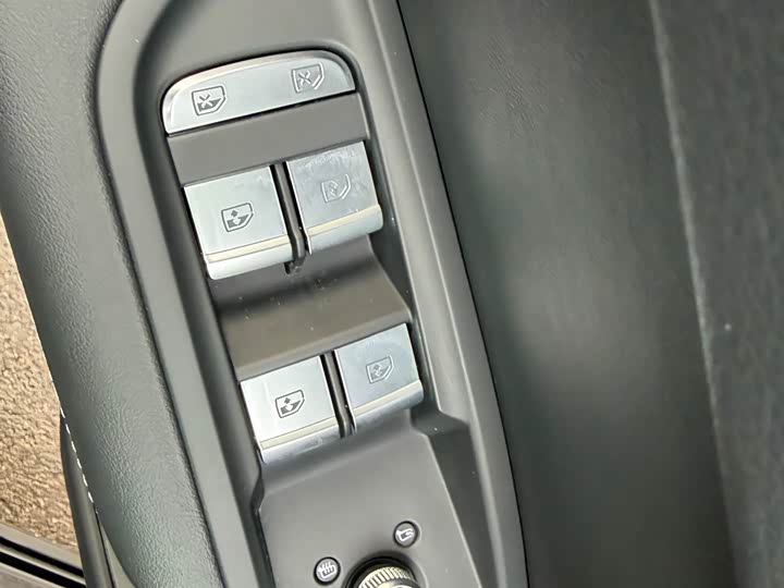 Фото 9 - Audi Q5L