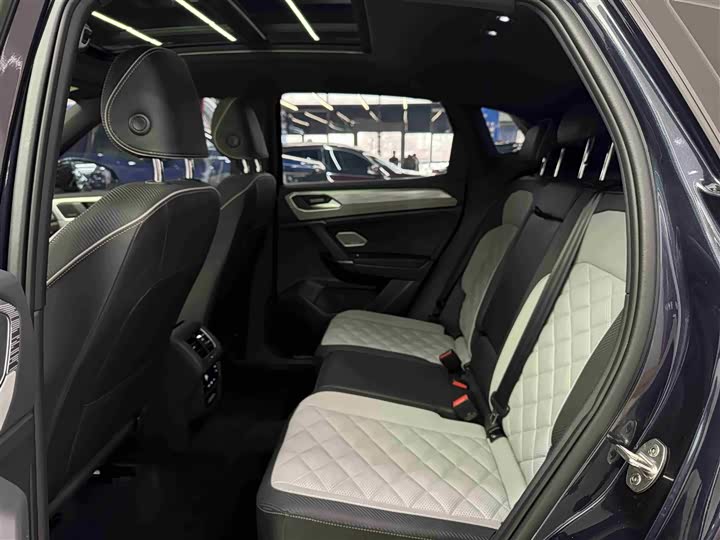 Фото 9 - Volkswagen Tayron X