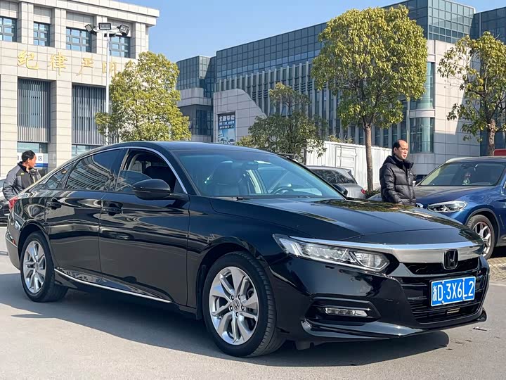 Фото 3 - Honda Accord