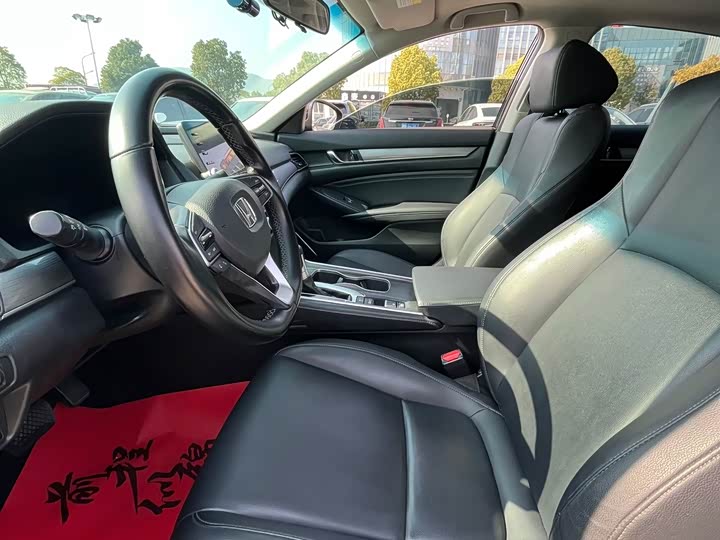 Фото 4 - Honda Accord