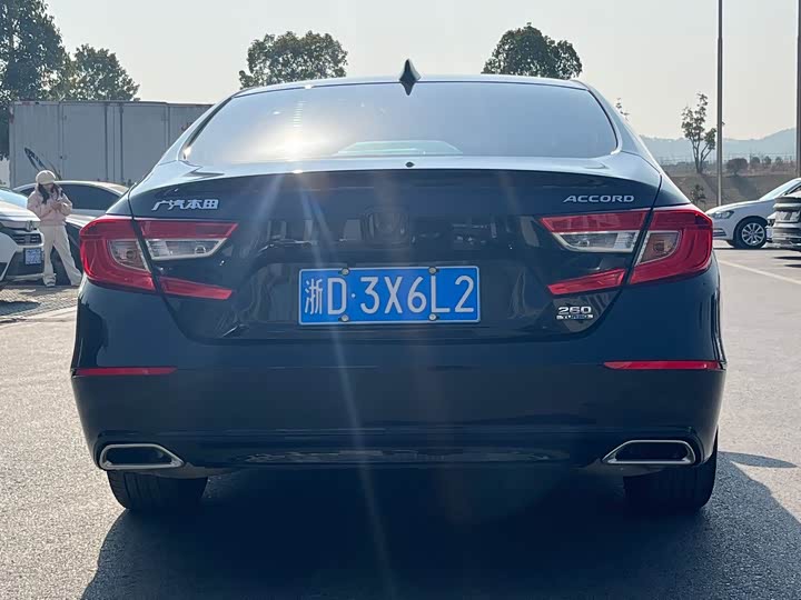 Фото 8 - Honda Accord