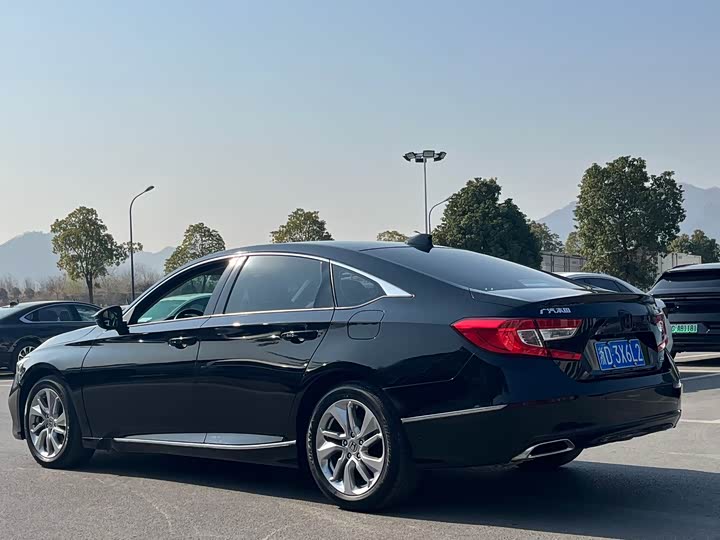 Фото 9 - Honda Accord