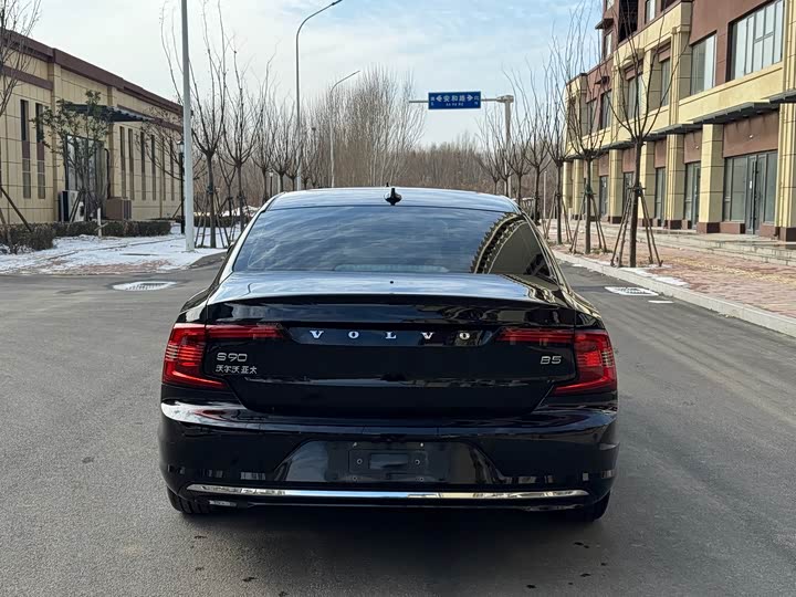 Фото 8 - Volvo S90