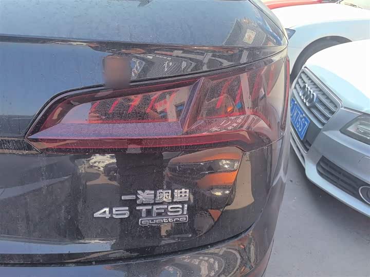 Фото 8 - Audi Q5L