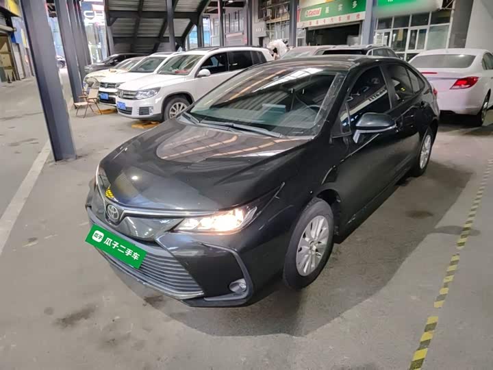 Фото 2 - Toyota Corolla