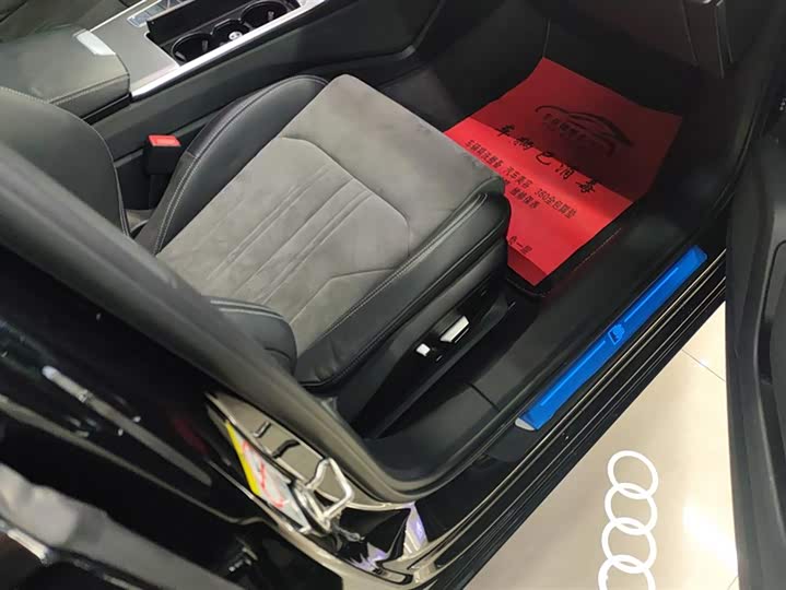 Фото 8 - Audi A6L