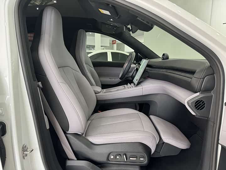 Фото 7 - Nio EC6