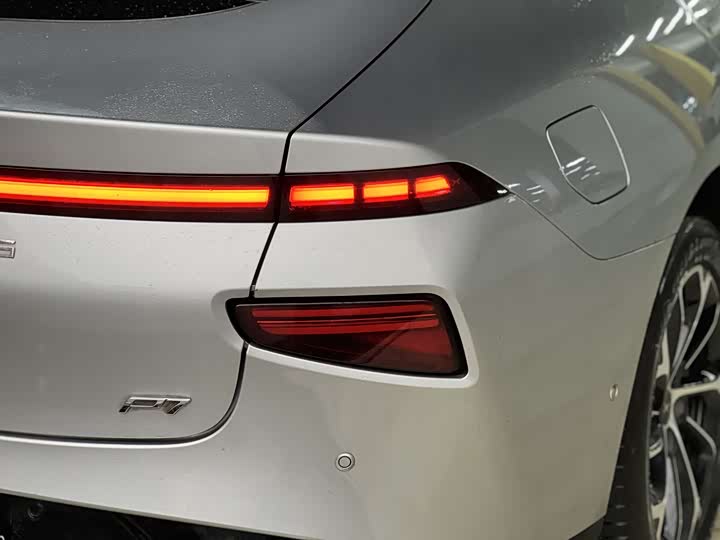 Фото 9 - XPeng P7