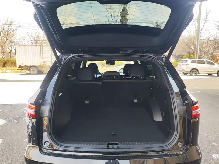 Фото 8 - Geely Monjaro