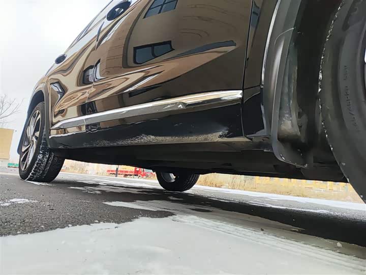 Фото 9 - Geely Monjaro