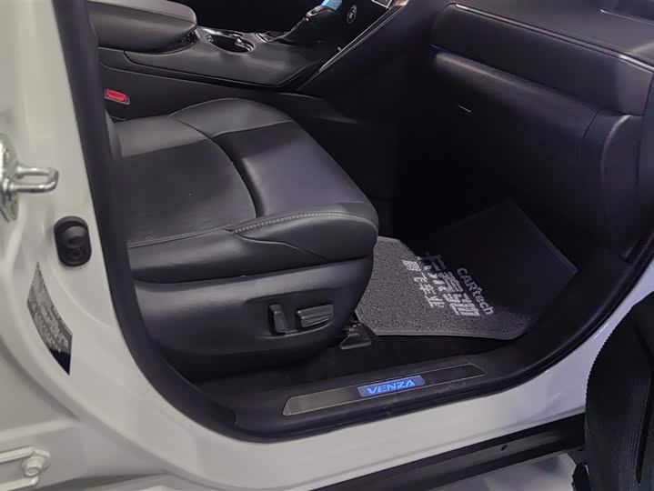 Фото 8 - Toyota Venza