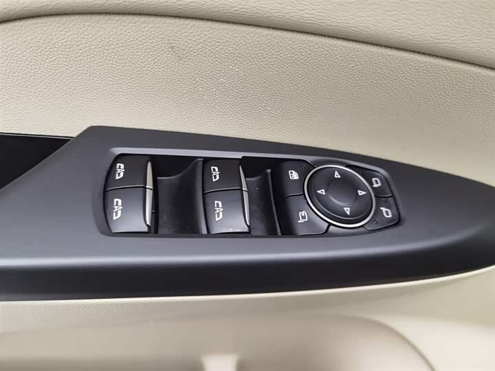 Фото 9 - Buick GL8 ES