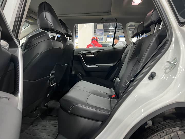 Фото 8 - Toyota Wildlander