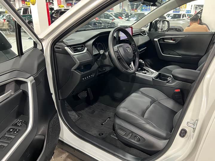 Фото 9 - Toyota Wildlander