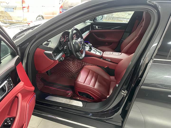 Фото 3 - Porsche Panamera