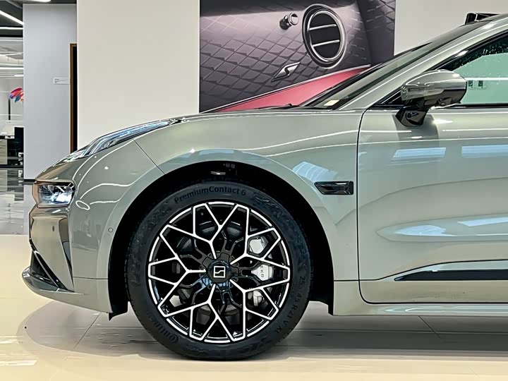 Фото 3 - Zeekr 001