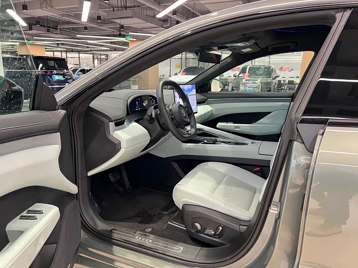 Фото 8 - Zeekr 001