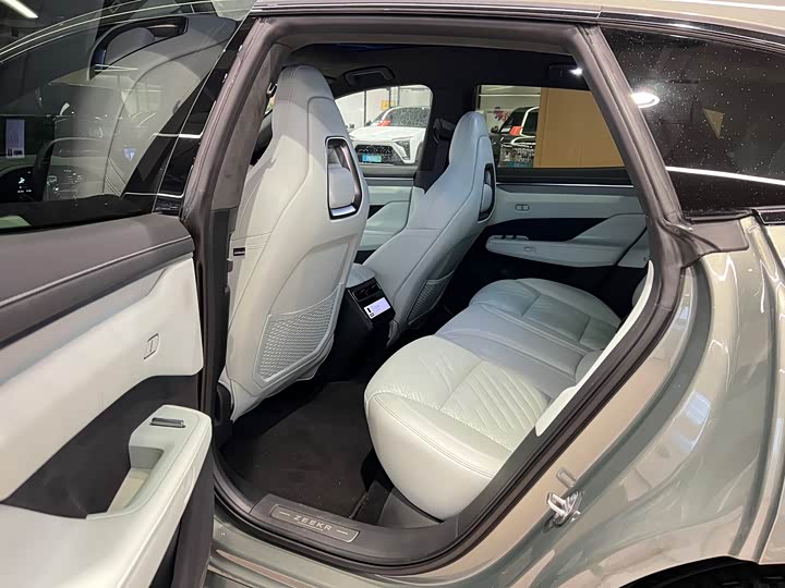 Фото 9 - Zeekr 001