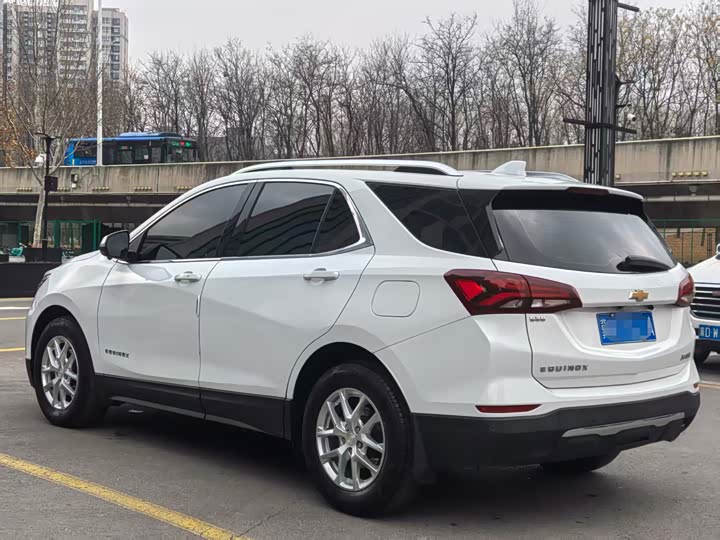 Фото 4 - Chevrolet Equinox