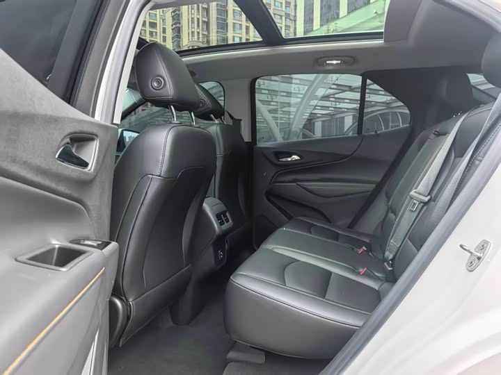 Фото 9 - Chevrolet Equinox