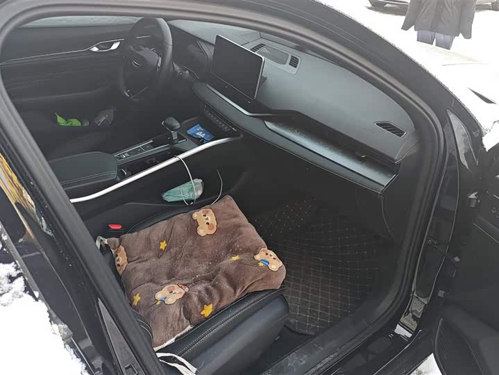 Фото 8 - Geely Preface